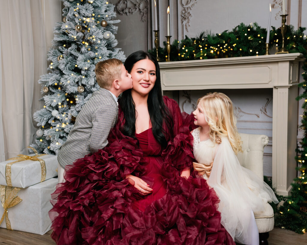 Christmas themed family photoshoot with tree and lights